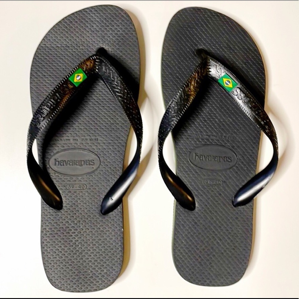 NWT Havaianas flip flops in black
